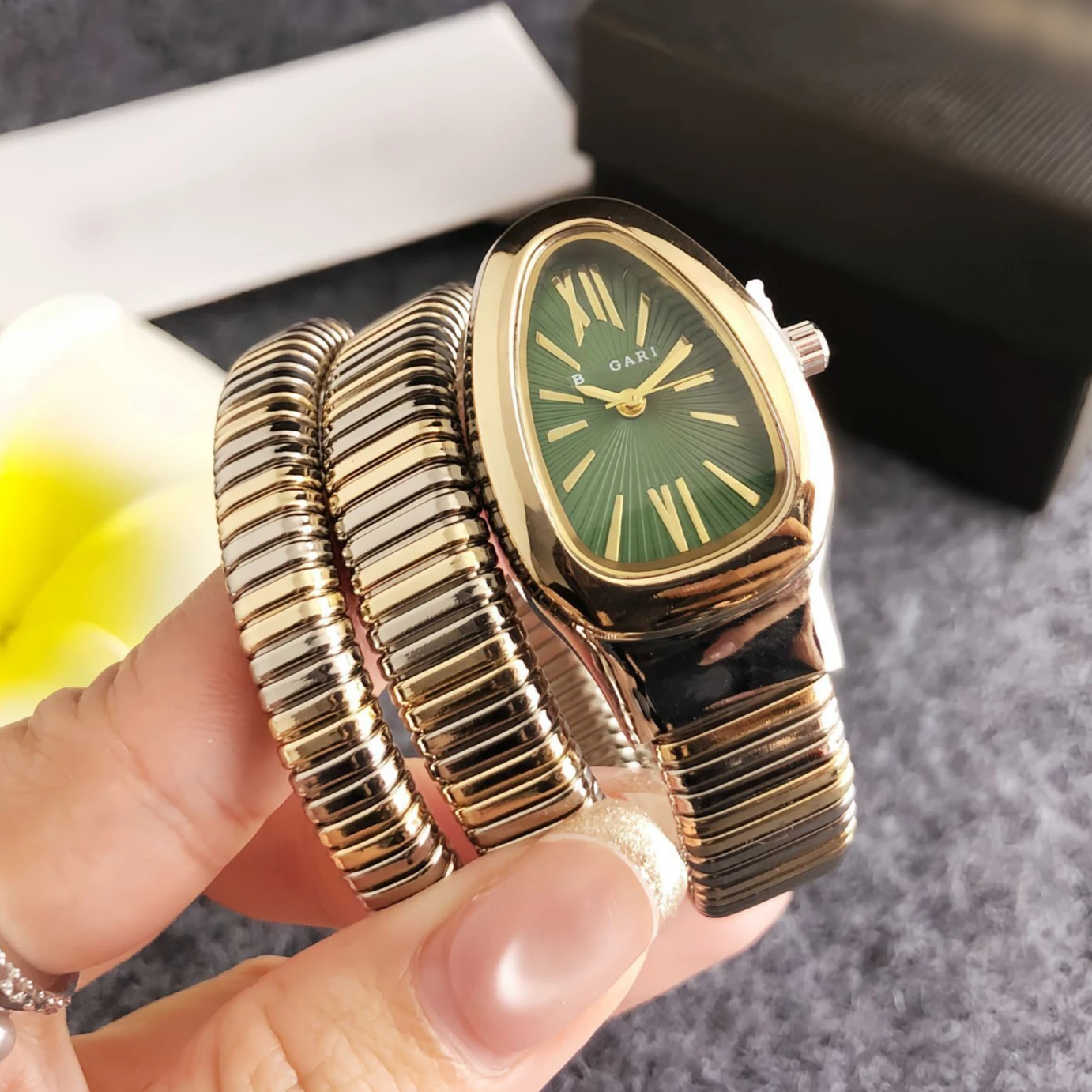 Italian High-end Luxury Ladies’ Wristwatch, A Versatile Style Similar To That of Celebrities, A Fashionable Snake-shaped Watch.