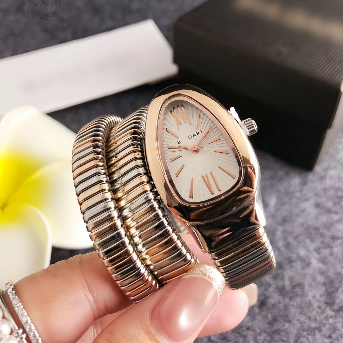 Italian High-end Luxury Ladies’ Wristwatch, A Versatile Style Similar To That of Celebrities, A Fashionable Snake-shaped Watch.